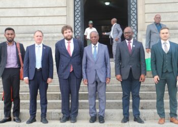 Yango reúne-se com Presidente da Câmara Municipal de Maputo e outras autoridades