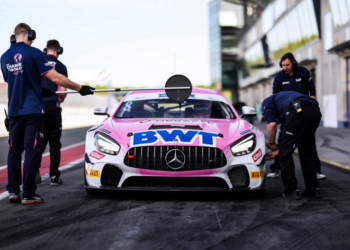 Rodrigo Almeida realiza treino oficial   antes da estreia no campeonato ADAC GT4