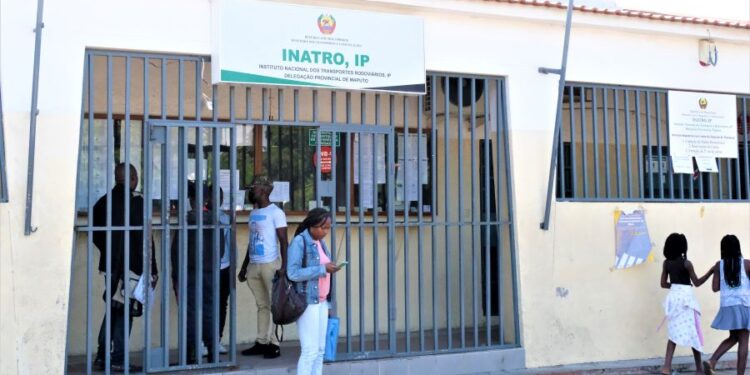 Serviços prestados pelo INATRO deixam “utentes agastados” em Maputo