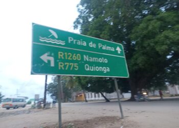 Membros da segurança comunitária em Palma recebem telemóveis para o reforço da protecção das populações nas aldeias