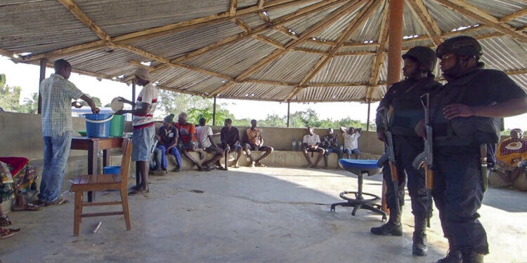 Estratégia de contra-insurgência do Ruanda começa com protecção de civis