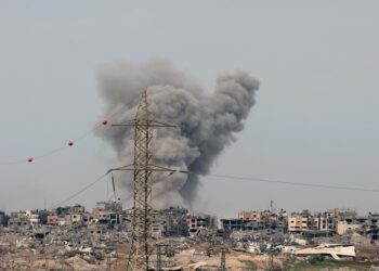 Israel ataca Irão e arrisca-se uma escalada violência armada no Médio Oriente