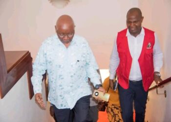 Candidato da Frelimo às eleições de outubro, Daniel Chapo visita Armando Guebuza