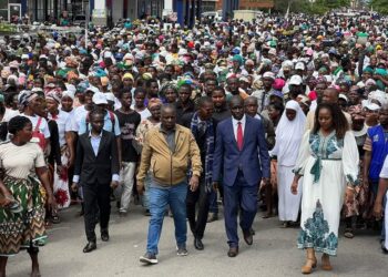 Manuel de Araújo viaja à Europa em busca de apoio internacional para governar Zambézia