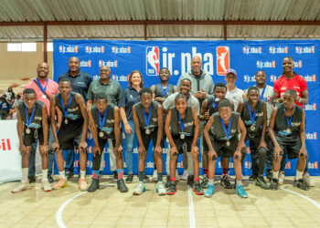 Cinco vezes campeão da National Basketball Association (NBA), Ron Harper assiste às finais da 1ª edição da liga ExxonMobil jr. NBA/jr. WNBA em Maputo