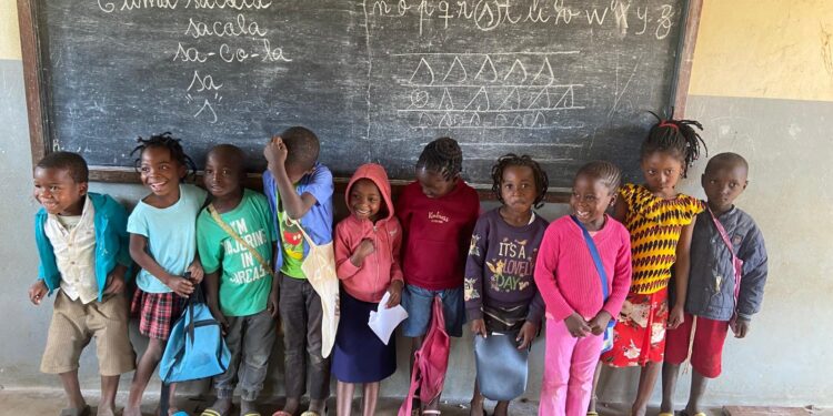 Para promover literacia em Moçambique: AIDGLOBAL celebra 19 anos e lança colecção infantil bilingue “livros para começar”