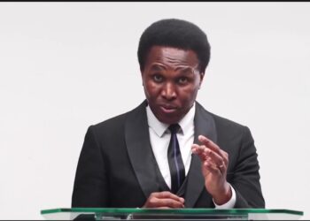 “O que não concordo é que a discussão continue sendo centrada na disputa de assentos no Parlamento ou no Governo. Eu quero o bem-estar do nosso povo”, diz VM7