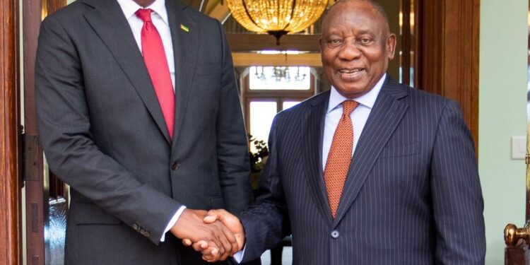 Chapo e Ramaphosa discutem o reforço da cooperação nos sectores de transportes e logística