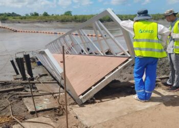Em Quelimane: Água derruba a Ponte Pedonal em construção sobre o Rio Ivagalane
