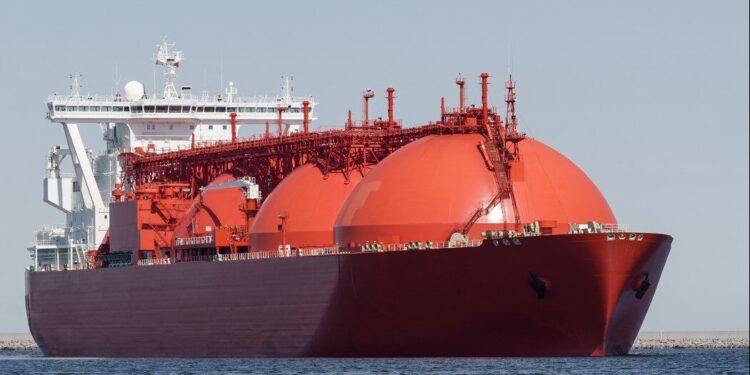 Moçambique atinge marco histórico no sector energético: Coral Sul FLNG atinge o 100.º carregamento de GNL