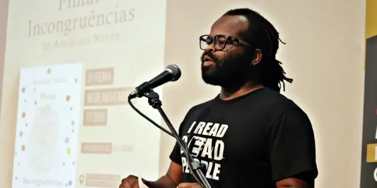 Da palavra enfeitiçada ao poder do livro