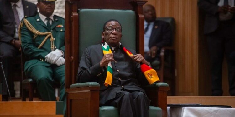 Emmerson Mnangagwa enfrenta ameaça para remoção de seu próprio partido