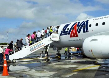 LAM reforça frota com boeing e alivia pressão