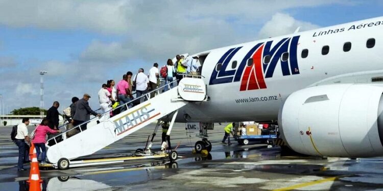 LAM reforça frota com boeing e alivia pressão