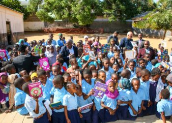 Access Bank entrega livros em Cabo Delgado que vão beneficiar mais de 13 mil alunos