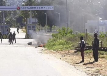 Em protesto contra a actuação da UIR: Cidadãos vandalizam portagem de Malova em Inhambane