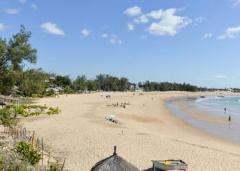 Praia do Tofo destacada no Brasil como “paraíso turístico que encanta quem visita pelas incríveis paisagens paradisíacas”