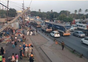 Acidente de um camião deixa mais de 4 mil clientes sem energia em Maputo