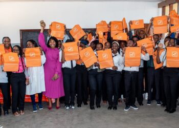 BCI dá início ao Mês da Poupança com mais de 100 alunos capacitados