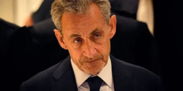 Nicolas Sarkozy começa a cumprir pena de prisão por financiamento ilícito da campanha de 2007