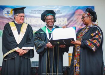 Chiquinho Conde Outorgado com o Título de Doutor Honoris Causa