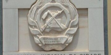 Escrivã de 69 anos do Tribunal Judicial da Cidade de Maputo se recusa a ir à reforma!