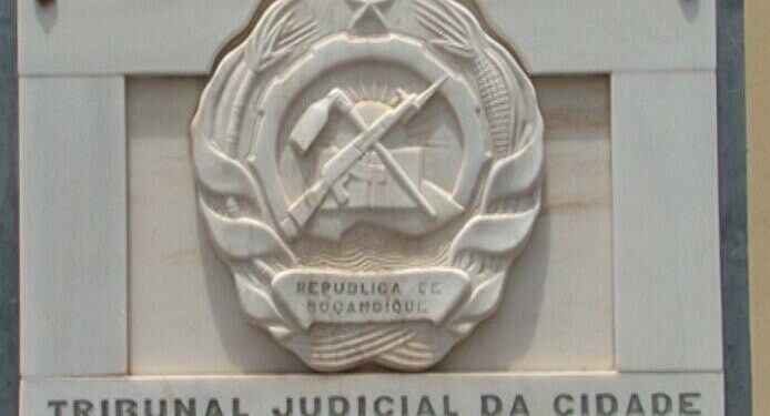 Escrivã de 69 anos do Tribunal Judicial da Cidade de Maputo se recusa a ir à reforma!