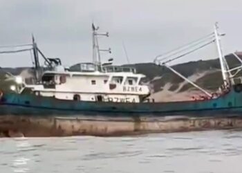 Navio de grande tonelagem encalhado em Jangamo-Inhambane