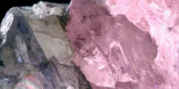 Raro diamante metade rosa descoberto em Botsuana