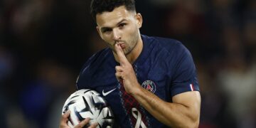 Destaques das rivalidades, clássicos e drama nas principais ligas de futebol europeu