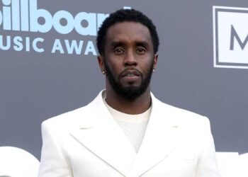 Sean ‘Diddy’ Combs acorda com faca encostada ao pescoço na prisão