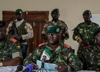 Militares assumem poder na Guiné-Bissau e detêm Presidente Umaro Sissoco Embaló