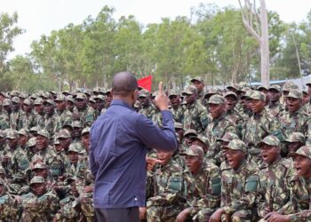 Cristóvão Chume orienta novos militares a servirem o País com disciplina e prontidão