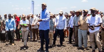 Ajoelhar-se na lama: o simbolismo agrícola de um país à procura de soberania