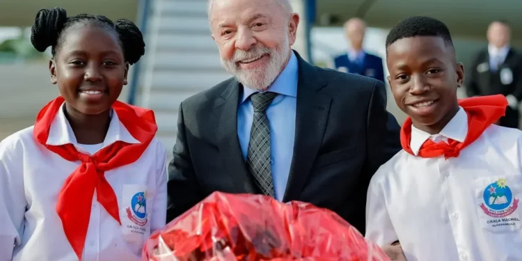 Lula da Silva outorgado com o Título de Doutor Honoris Causa em Ciência Política e Cooperação Internacional pela Universidade Pedagógica de Maputo
