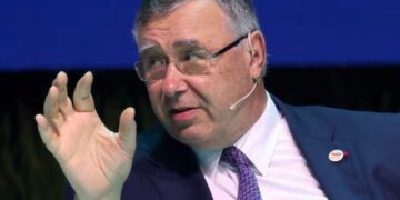 PCA da Total diz que a mídia interpretou mal sua carta ao PR de Moçambique: Anteriormente o orçamento era de US$ 15,5 biliões, e gastamos US$ 4,5 biliões nos últimos anos