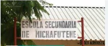 Aluna flagrada a fumar revela preocupante comportamento de estudantes na Escola Secundária de Michafutene