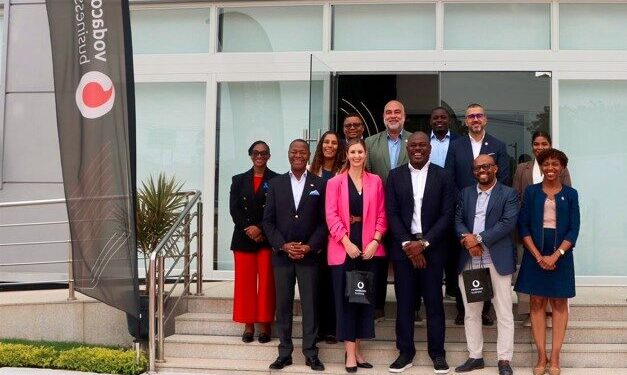 Alta-Comissária Britânica visita Data Centre da Vodacom Moçambique e destaca o papel da inovação na construção de um país digital