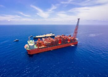 Apesar de ter alcançado a Decisão Final de Investimento, o projecto Coral North FLNG está afundando em incertezas financeiras