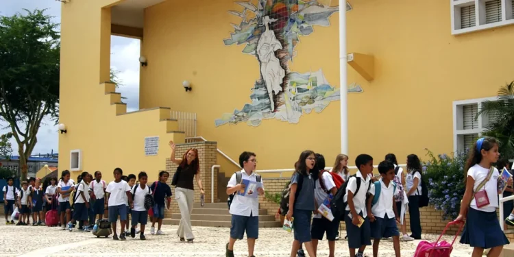 Professores da Escola Portuguesa de Moçambique anunciam greve