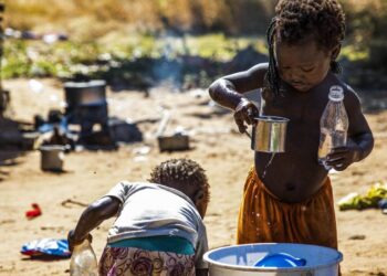 Quase 4 em cada 10 crianças com menos de cinco anos em Moçambique sofrem de desnutrição crónica