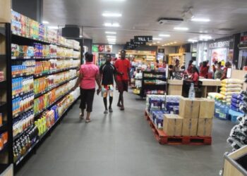 Governo dispensa comunicação prévia para alargamento do horário comercial até 10 de Janeiro de 2026