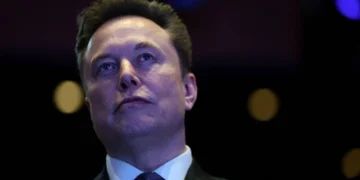 Elon Musk torna-se a primeira pessoa com património líquido de 700 mil milhões de dólares