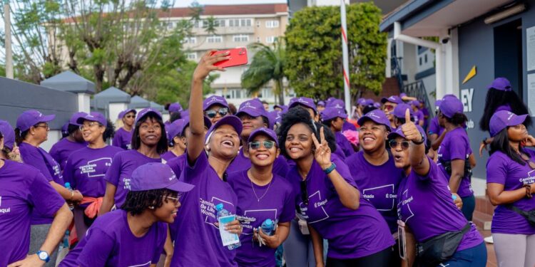 Iniciativa promovida pela EY e pelo BCI: Caminhada ‘Be Like a Woman’ com forte adesão em prol da inclusão e liderança feminina em Moçambique