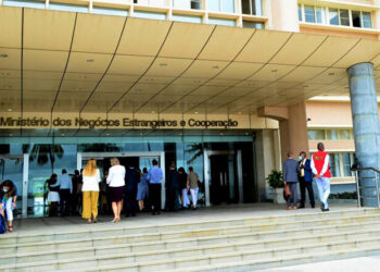 Presidente Chapo reconfigura rede diplomática para reforçar diplomacia económica