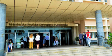 Presidente Chapo reconfigura rede diplomática para reforçar diplomacia económica