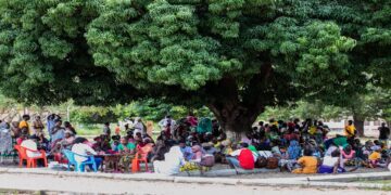 Terroristas forçaram até 112 mil pessoas a abandonar suas casas: Financiamento do Reino Unido permite resposta humanitária rápida em Nampula