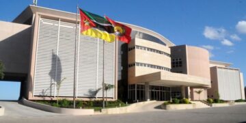 Julião Cumbane critica opacidade na Presidência: “Estado não pode ser cliente do seu próprio ministro”