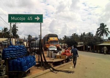 Terroristas emboscam viaturas na estrada em direcção a Mucojo-sede e saqueiam bens de passageiros