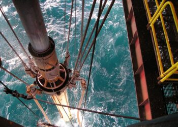 Petrolífera chinesa CNOOC inicia perfuração de hidrocarbonetos em Março